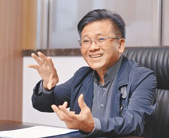 航海王顏益財 辭台驊董座