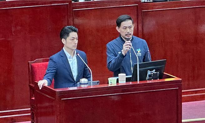 台北市长蒋万安8日上午进入议会，针对大巨蛋漏水等议题专案报告，并于报告结束后接受议员质询。（丁上程摄）