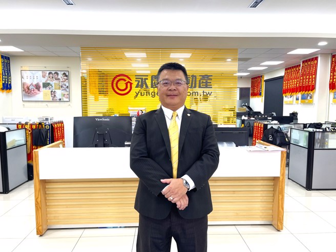 永慶不動產謝坤志旗下12家店，今年業績合計已達3.6億元，聯賣業績就佔了1.7億元。(圖/永慶房產集團提供)