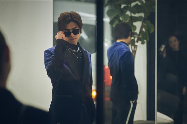 「帥跩大明星」陳柏霖飾演在演藝圈大明星。（大川大立提供）