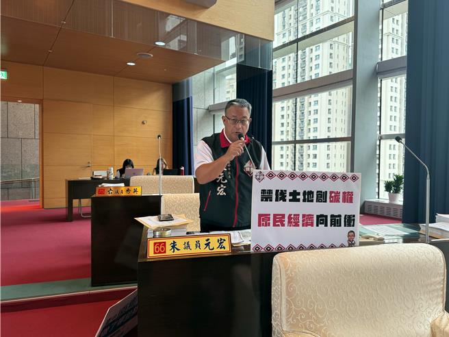 行政院長卓榮泰8日視察台電台中火力發電廠，國民黨議員朱元宏堅持「增1拆1」承諾。(朱元宏提供)