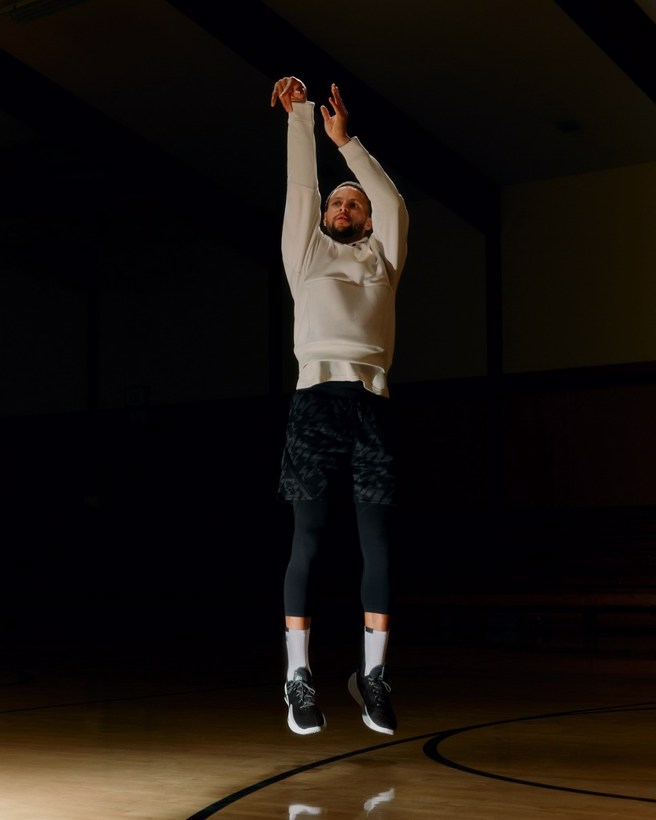 CURRY 12系列鞋款系列配色，以探索宇宙为设计灵感。(UA提供)