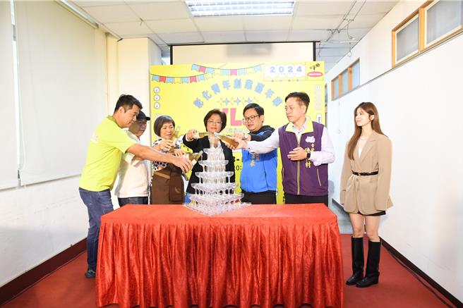 青年創業嘉年華為期2天，有青創成果市集、青年創業擂台、青年交流餐桌、青創產品互動體驗及音樂表演節目等，縣府今（8）日舉辦宣傳記者會。（葉靜美攝）