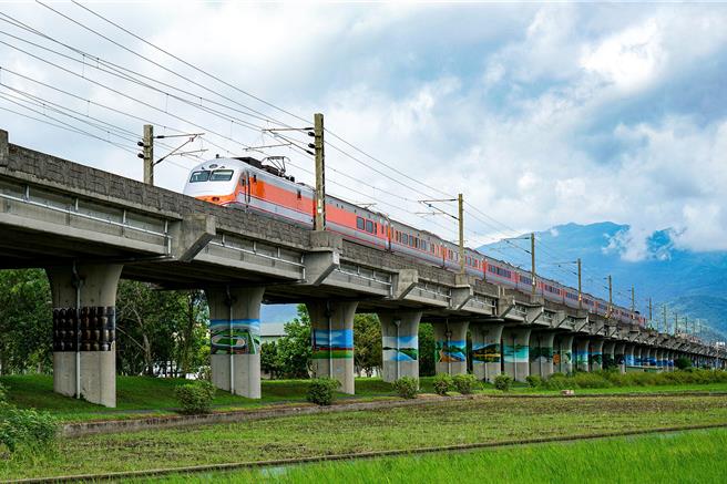 宜兰铁路高架案地方政府配合款将调整至57.83亿元，今天议员要求县府不要再拖延，尽快让铁路高架动工，图为位于宜兰市的铁路高架段。（本报资料照片）