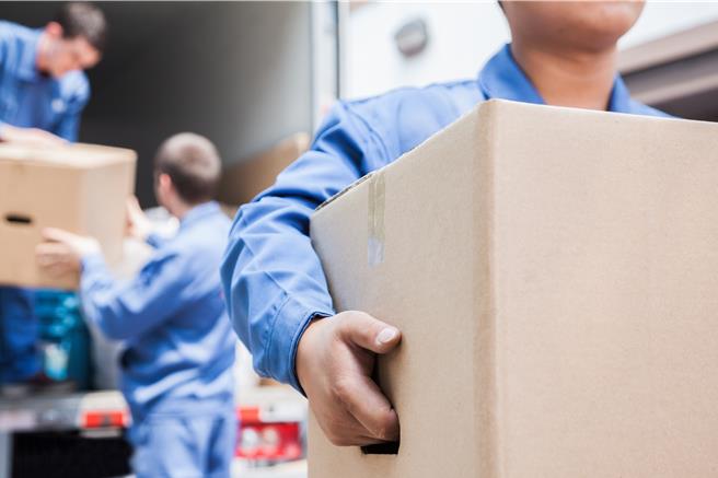 双11购物节来临 ，新北市劳工局呼吁物流业者勿使驾驶超时工作。（AI生成示意图)。