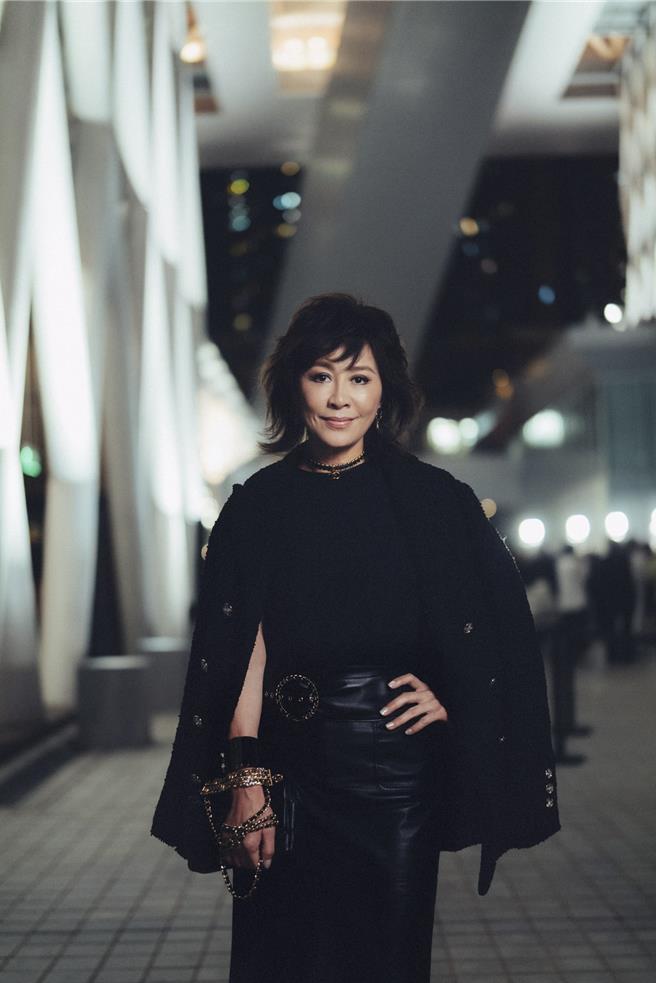 港星劉嘉玲現身CHANEL度假系列大秀，氣場也十分強大，完全撐的起這套禮服。（CHANEL提供／黃唯淯台北傳真）