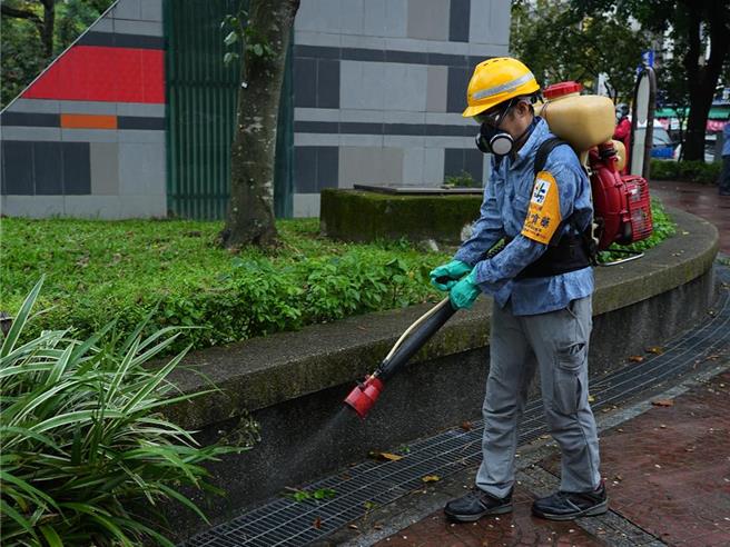 台北市衛生局今(8)日通報，大安區新增1例登革熱本土確定病例，為40多歲男性，8日研判為確定病例，目前北市已累計50例確診。(資料照，黃敬文攝)