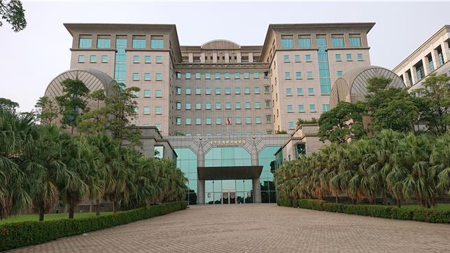 監察官放話調查台南院檢失職，重創南檢辦案士氣，有檢改團體聲援，南檢盼各界給辦案空間。（程炳璋攝）