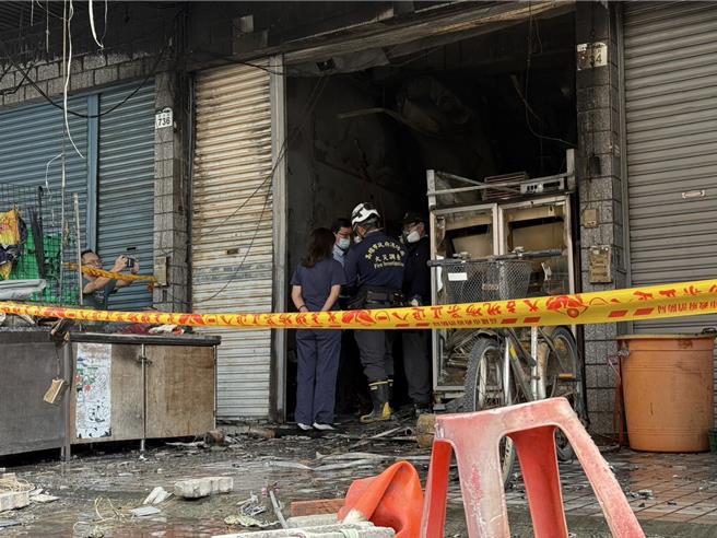 高雄三民区7日凌晨民宅火警，共造成5人死亡。（纪爰摄）