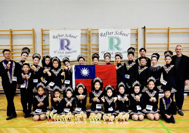台灣27位愛爾蘭舞蹈選手以精湛的技藝，在國際舞台大放異彩，展現台灣舞蹈的實力！圖／業者提供