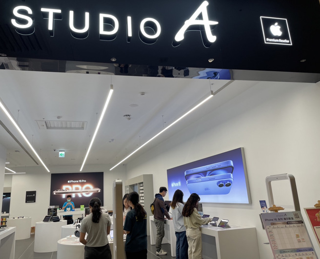 STUDIO A 推出麗寶OUTLET才有的限量認證福利品，最低只要3.1折。(麗寶集團提供)