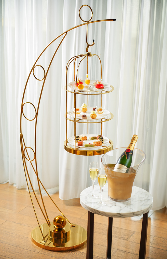 Westin x Valmont 联名下午茶于水疗套房採精致鸟笼造型设计呈现。(大溪笠復威斯汀度假酒店提供)
