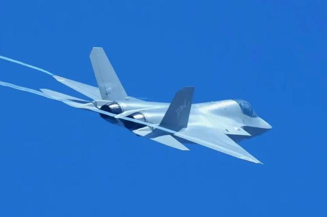 珠海第15屆中國航展期間首次展出新型中型隱身多用途戰鬥機殲-35A。（圖／騰訊網）