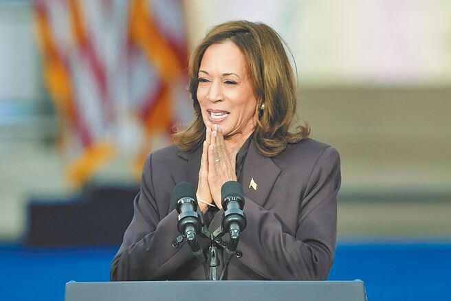 現任副總統、民主黨總統候選人賀錦麗沉澱一晚後，於美國時間6日在母校霍華德大學發表敗選演說，她呼籲支持者接受選舉結果。圖／美聯社