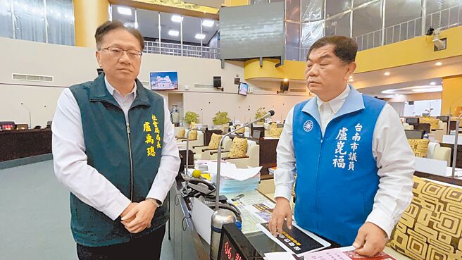 台南市議員盧崑福7日在台南市議會總質詢時，爆料保母性侵女童案，並要求台南市社會局長盧禹璁強力審查涉案保母，勿再有其他受害兒童。（台南市議會提供／程炳璋台南傳真）