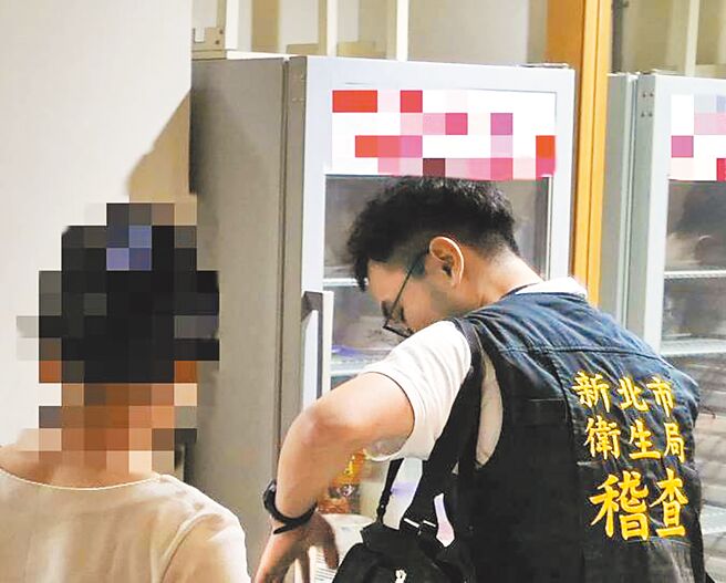 新北市瑞芳區某間老字號便當店菜脯出現白色小蟲，新北市衛生局7日派員稽查。圖為稽查示意圖。（新北市衛生局提供／柯毓庭新北傳真）