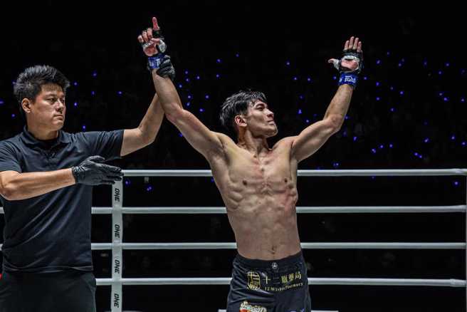 青柳此次參加Championship取得首勝(圖/青柳克明臉書)