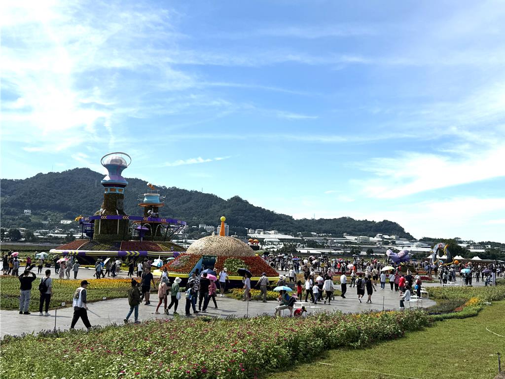 台中國際花毯節登場 開幕首日遊客如織