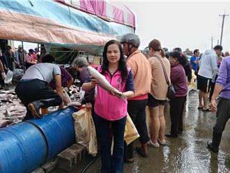 乌鱼来了！彰化养殖乌鱼上市 民眾自备大袋抢购