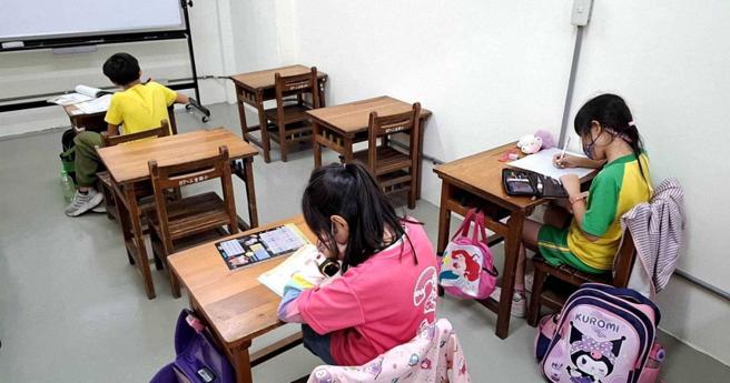 元氣小學堂提供家庭照護功能低下的孩子讀書空間，放學後有地方能安心學習。（圖／讀者提供）