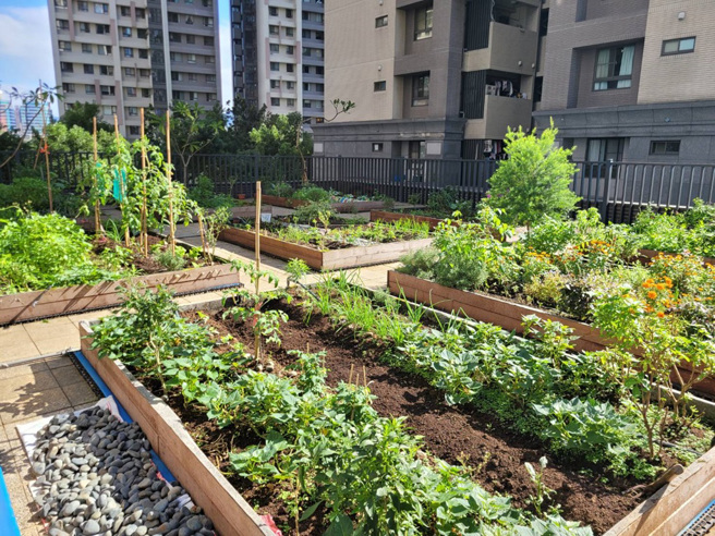 新北節能E好宅從揭露開始，從生活面及社區地碳營造的方向，帶著社區落實低碳生。(圖/新北市政府環保局提供)
