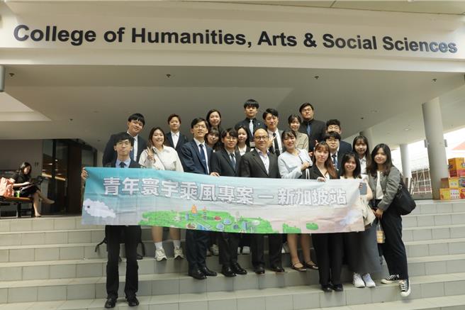 KMT Studio青年團昨日（8）日以交流新加坡與中華民國兩國家建設經驗為主軸展開參訪行程。（國民黨提供／陳薏云台北傳真）