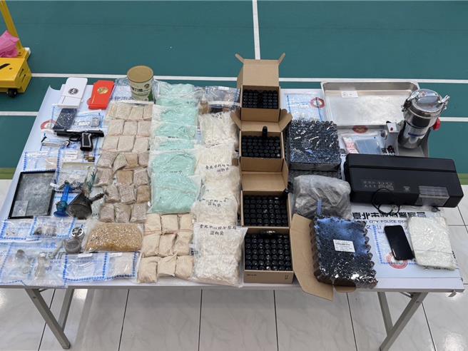 許姓男子在網路上販賣喪屍菸彈。（民眾提供）