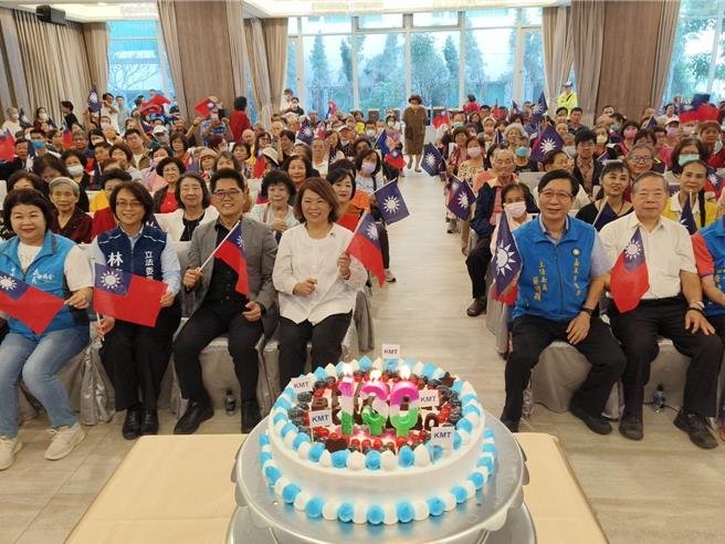 国民党嘉义市党部9日举办130周年党庆活动，市长黄敏惠、国民党秘书长黄健庭及多位党籍议员参加。（廖素慧摄）