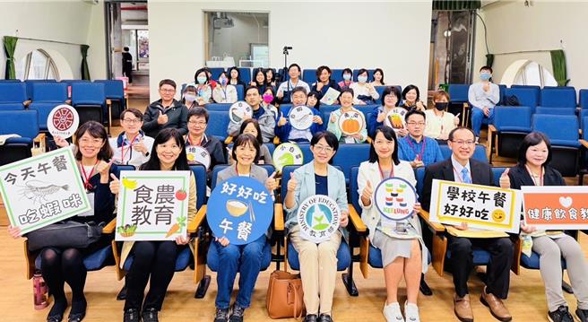 基市府教育处与教育部国教署8日在成功国小办理「推动学校午餐结合健康饮食及食农教育增能培训暨年度专题研讨交流会」。（基市府教育处提供／徐佑升摄）