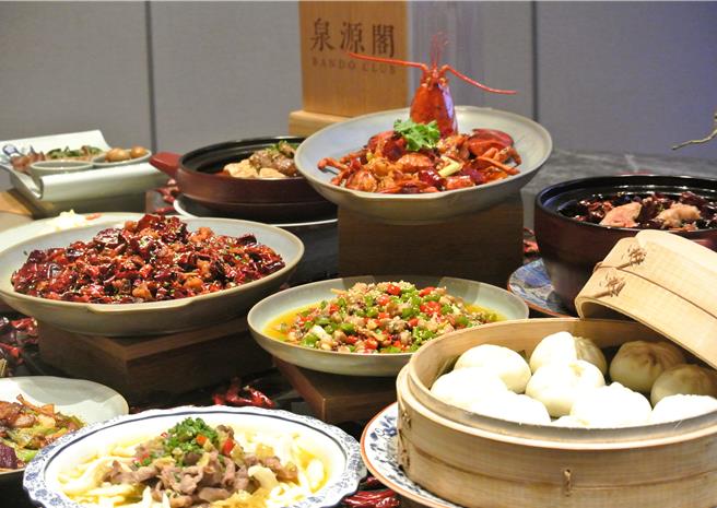 「山城扛鼎．江湖美馔」在台北晶华酒店「晶华国际联谊会」以及北投晶泉丰旅「泉源阁」限期供应，桌菜每桌10人28，800元，单点每道280元起。(陈韵萍摄)