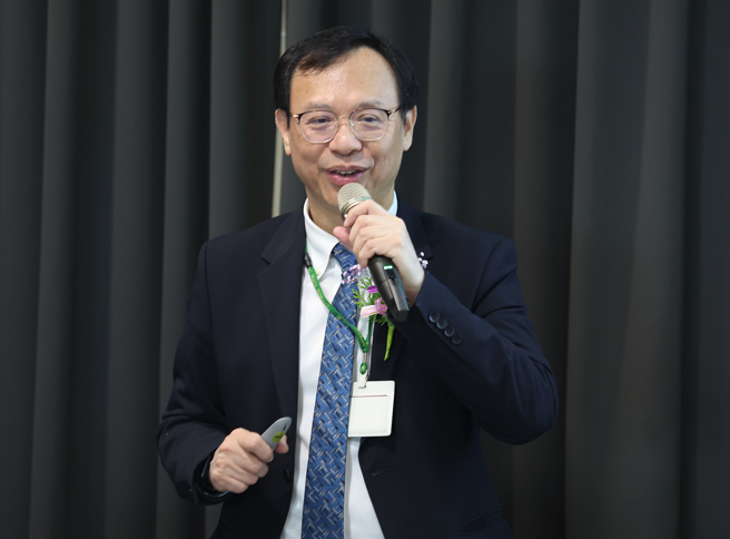 台北市医师职业工会9日举行「健保论坛暨医师工会年度大会」，健保署长石崇良出席并以「全民健保现况与改善」为题发表演说。（姚志平摄）