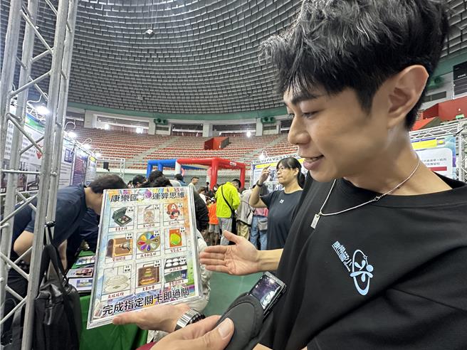 台东县数位科技利用教育学习成果展主题9日在台东县立体育馆举行，康乐国小教师蔡昔熹。（蔡旻妤摄）