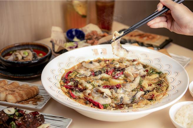 「来美食APP」双11祭出限时限量优惠，「溜溜酸菜鱼专卖店」鱼、猪、牛11元加价购，轻松乐享多重美味。(汉来美食提供)