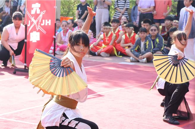 台南市許多學校將傳統藝陣融入創新元素。（台南市政府提供／寶智華台南傳真）