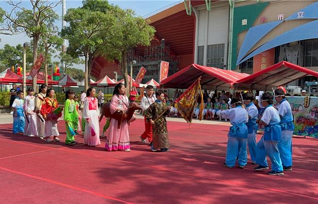 土庫國小竹馬陣。（台南市政府提供／寶智華台南傳真）