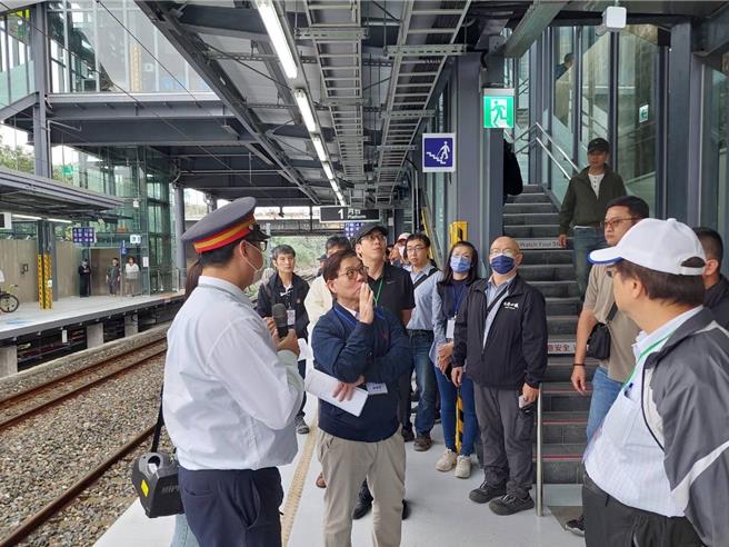 交通部9日完成台铁凤鸣临时站工程履勘作业。（交通部提供／蔡明亘台北传真）