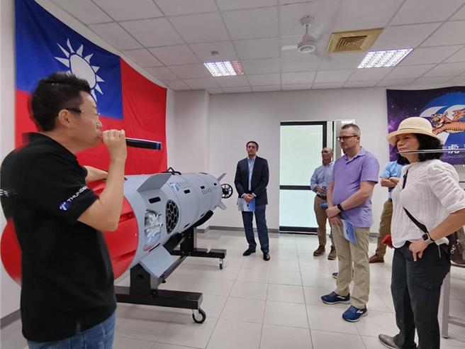 嘉義縣推展無人機產業，圖為美國參眾議員參訪團7月參訪亞創中心的無人機。（本報資料照／廖素慧攝）