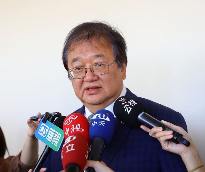 卫福部长邱泰源9日针对本土牙医团体要求公布波波医师学歷做出回应。(资料照／刘宗龙摄)