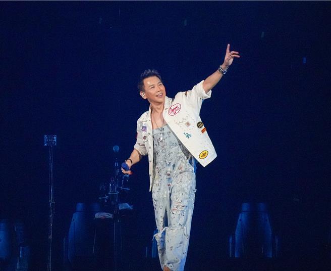 陶喆今晚在小巨蛋飙嗓，带来一场华丽的音乐飨宴。（罗永铭摄）
