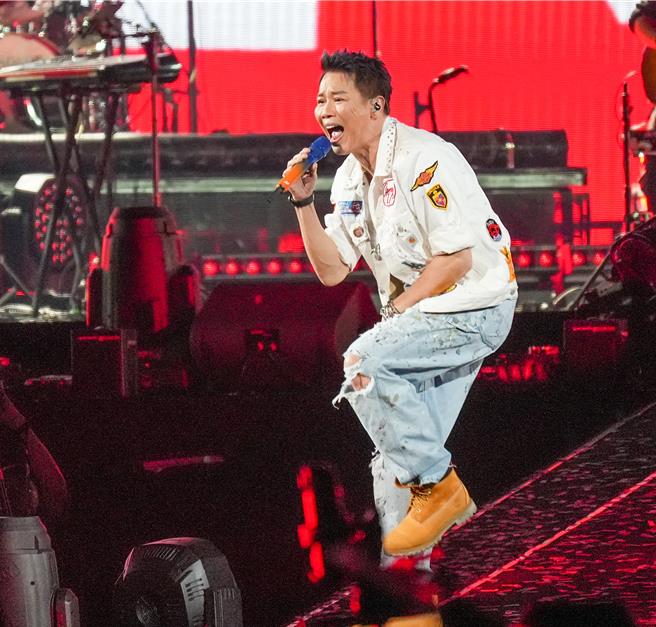 陶喆带来一首首经典情歌，掀起全场回忆杀。（罗永铭摄）