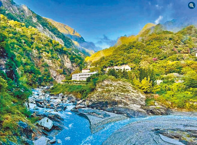 受康芮颱风影响，花莲太鲁阁山区水源、电力受损，太鲁阁晶英酒店宣布，即日起暂停旅宿服务至2025年1月15日，将全力投入修復工作。（太鲁阁晶英酒店提供／王志伟花莲传真）