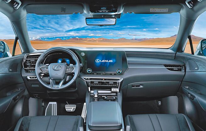 Lexus RX全车系升级标配12.3吋全数位仪表板，呈现更具科技感的座舱。（和泰提供）