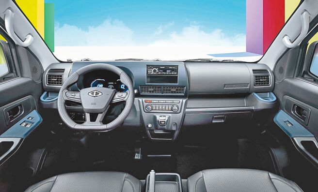 J SPACE搭配10.25吋数位仪表及悬浮式电子排檔杆。（中华汽车提供）