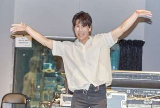 羅時豐新片30秒「苦笑嘆氣」畫面曝光 網心疼：盡在不言中