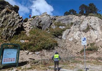 武嶺亂象頻傳！違規爬山壁、空拍 太管處出手開罰