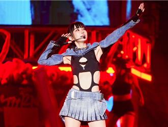 謝金燕搶先五月天台東開唱 纖腰美腿超辣造型曝光