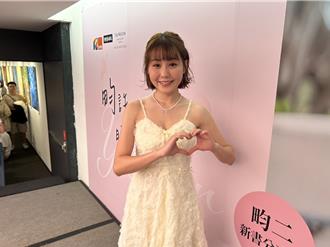 中信女神畇二解放了！脫光入鏡「只用雙手遮胸」超辣寫真出爐