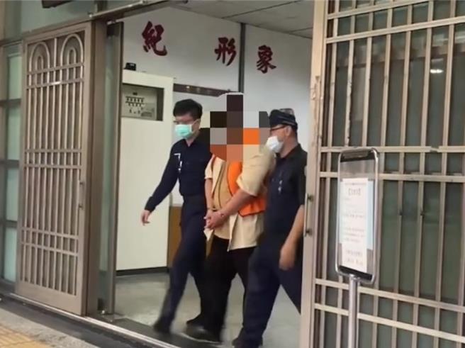 警方将陈姓车手移送高雄地检署侦办。（民眾提供／郭良杰高雄传真）