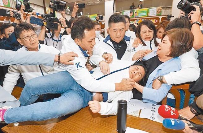 上周立法院未经讨论便光速完成初审，并仅仅用了3分钟，就将长达 25 年未修法《财划法》修正草案送出委员会。（本报资料照片）