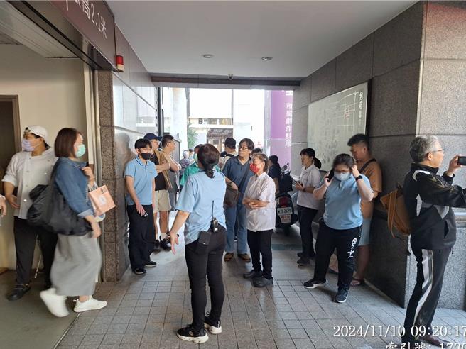 富华饭店10日传出火警，业者紧急疏散客人。（读者提供／程炳璋台南传真）